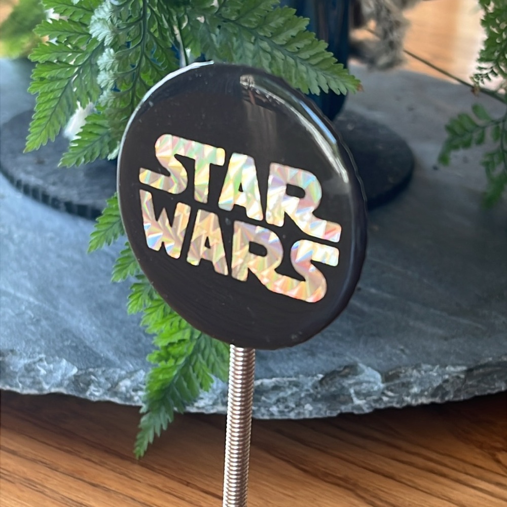 Vintage 1977 STAR WARS Prismatic Pin Star Wars Logo Button Preowned HTF - Picture 4 of 16